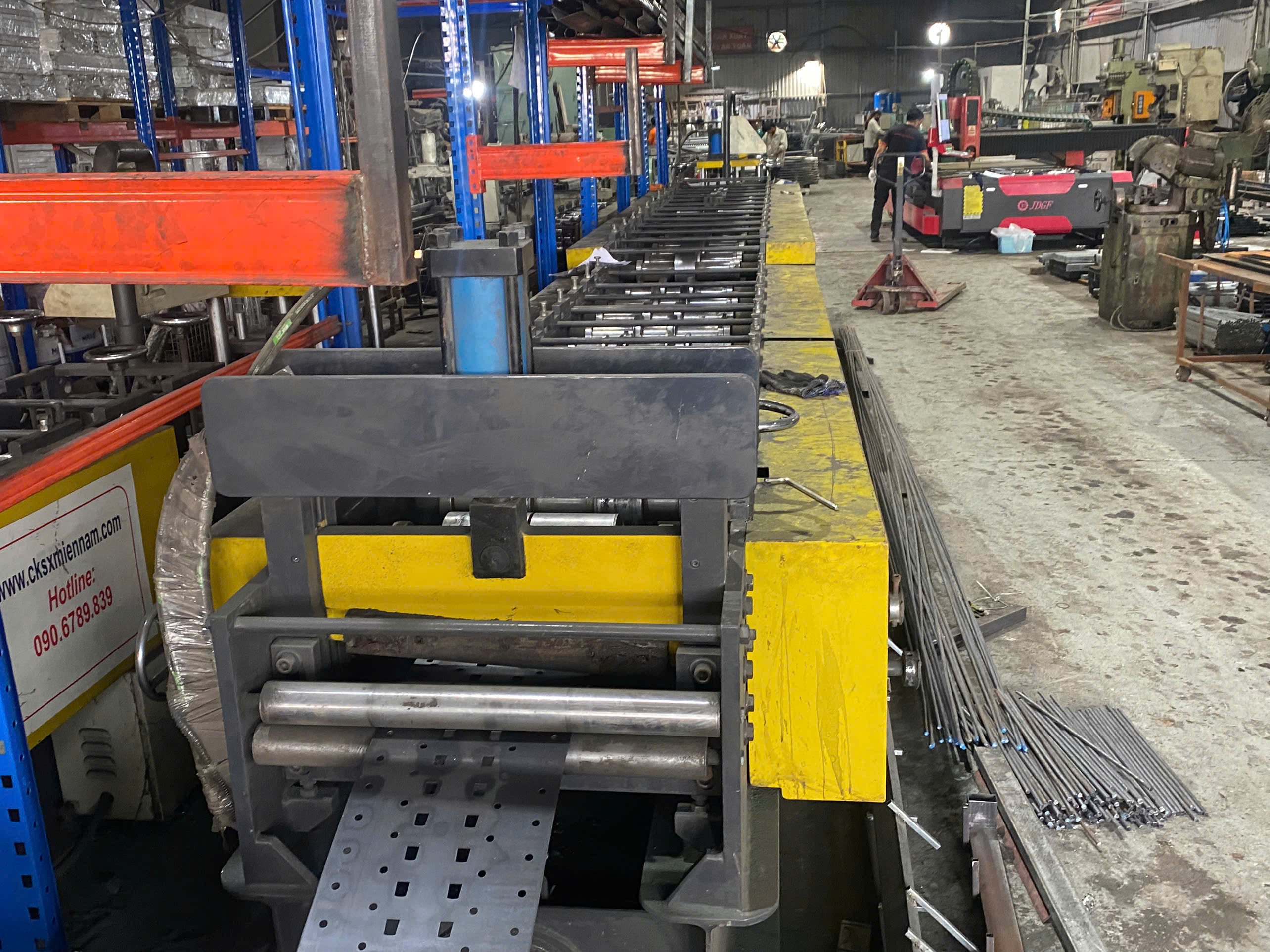 Automatic stamping machine